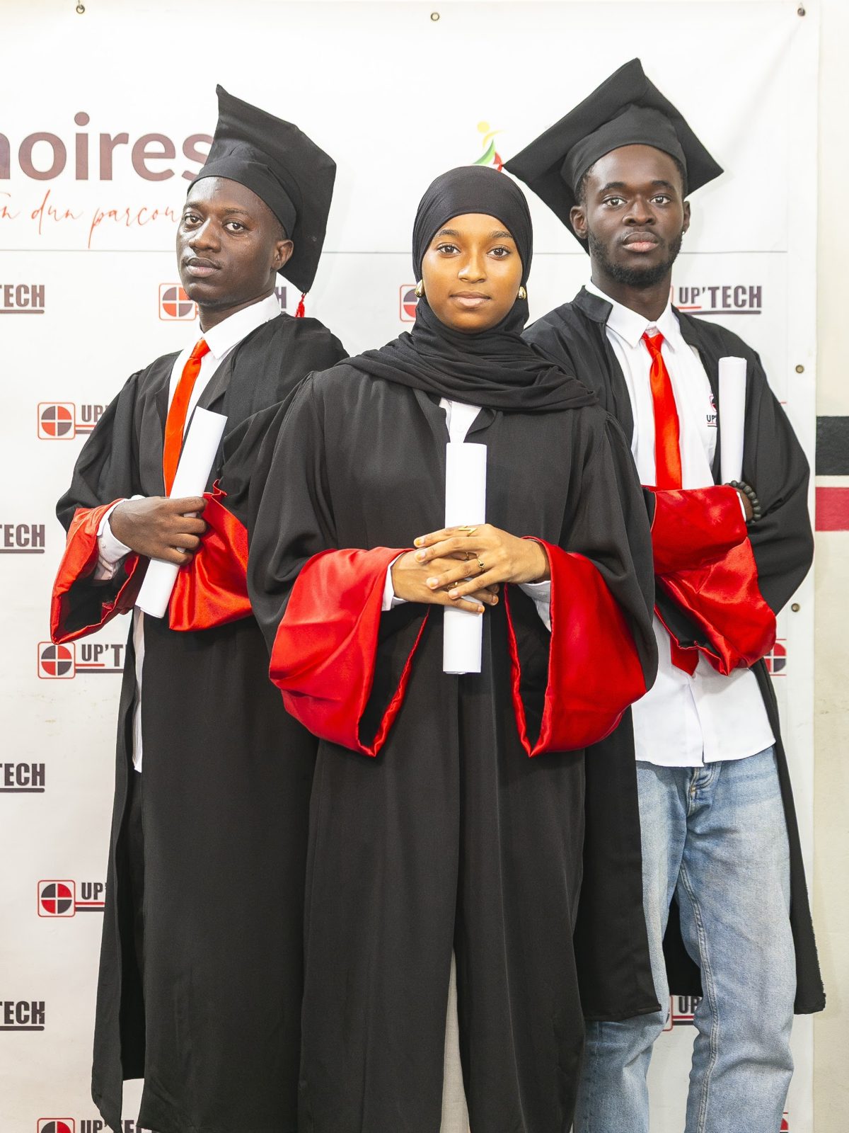 Diplômés UP'TECH en toge le jour de la soutenance